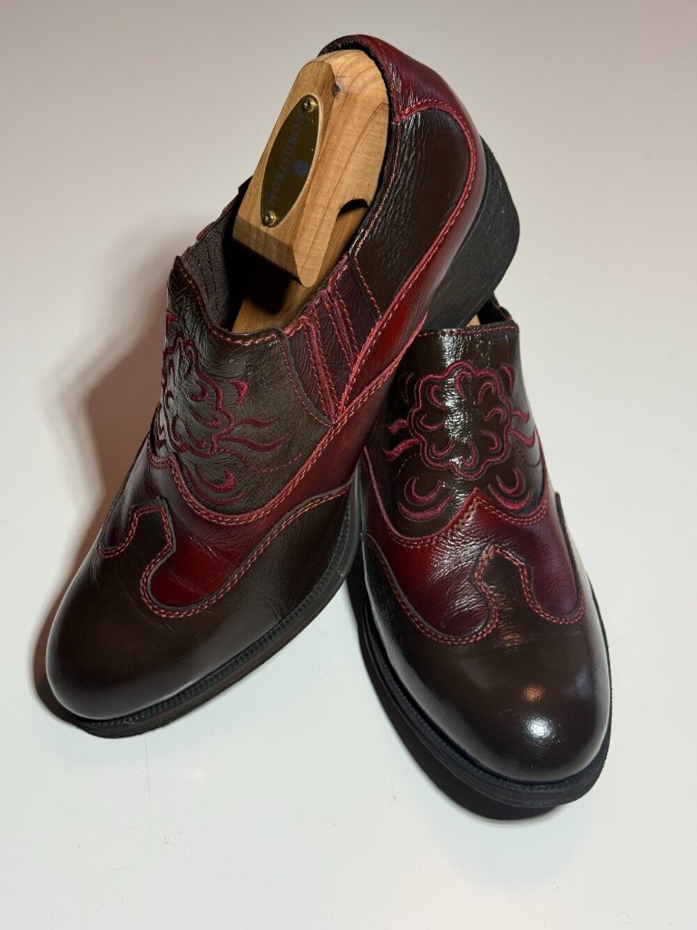 BORN Handcrafted Embroidered Leather Ankle Boots/Shoes Burgundy Size 8 M/W